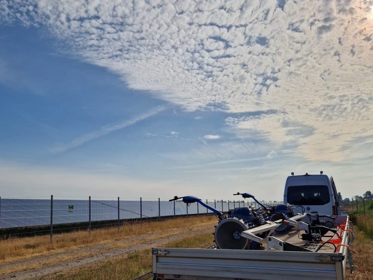 Solarparkpflege, Solarpark mähen, Freiflächen-PV